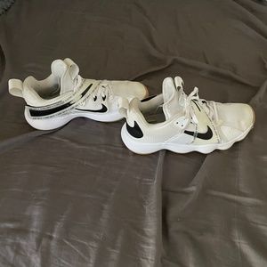 Nike volleyball court shoes
